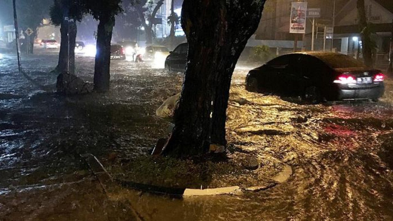 banjir kota padang 16 juni 2016