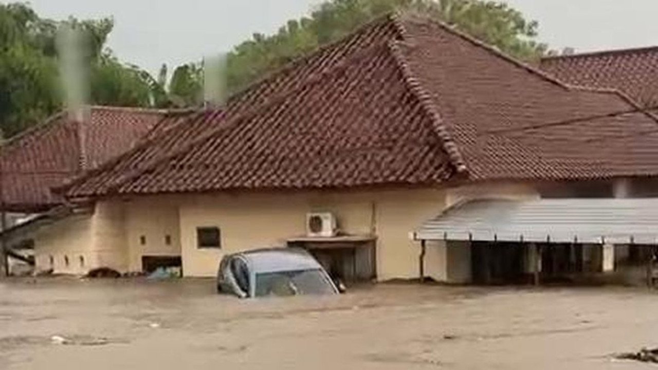 Banjir 2 m di Kota Mataram