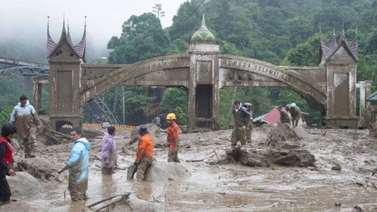 Banjir di Kota Padang Panjang tanggal 27 November 2025